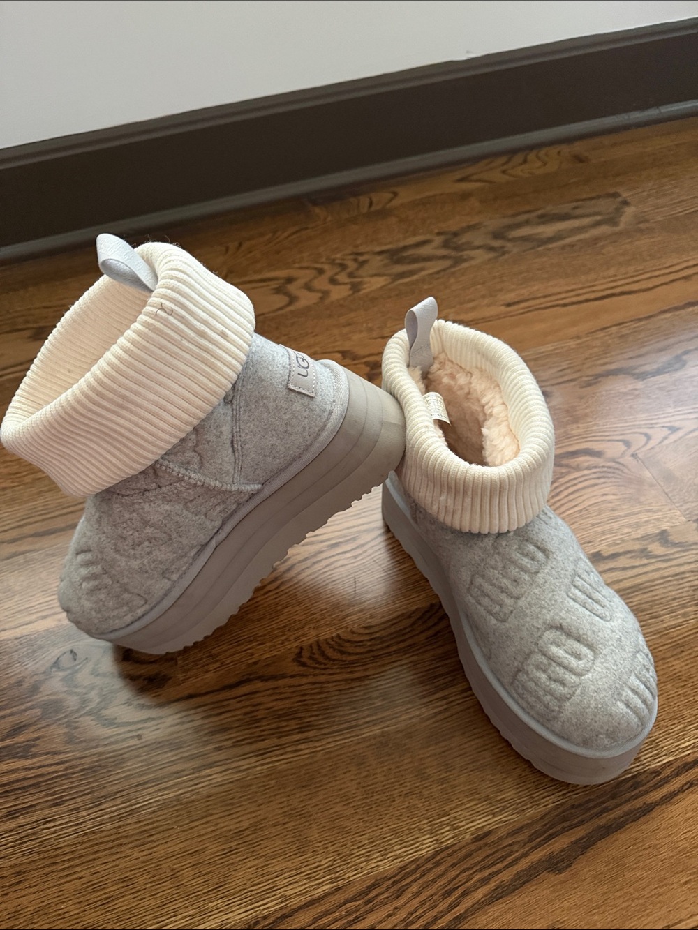 Ugg platform grey felt boots 9 - Picture 2 of 12